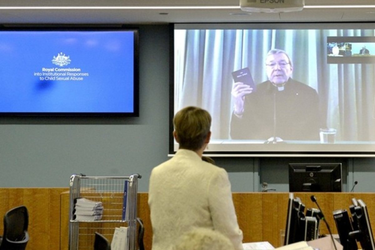 Кардинал от Ватикана призна за гаври с деца