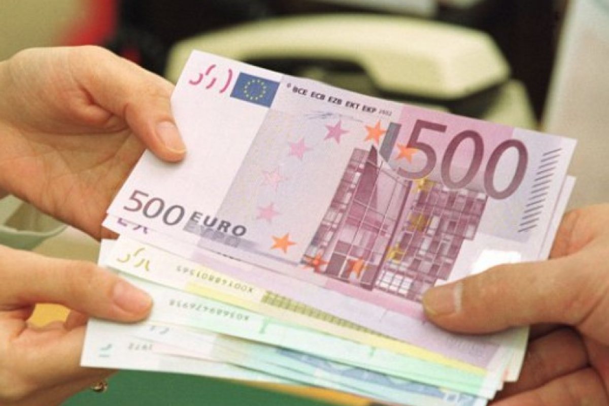 Задържаха служителка на НАП, взела подкуп от 1000 евро