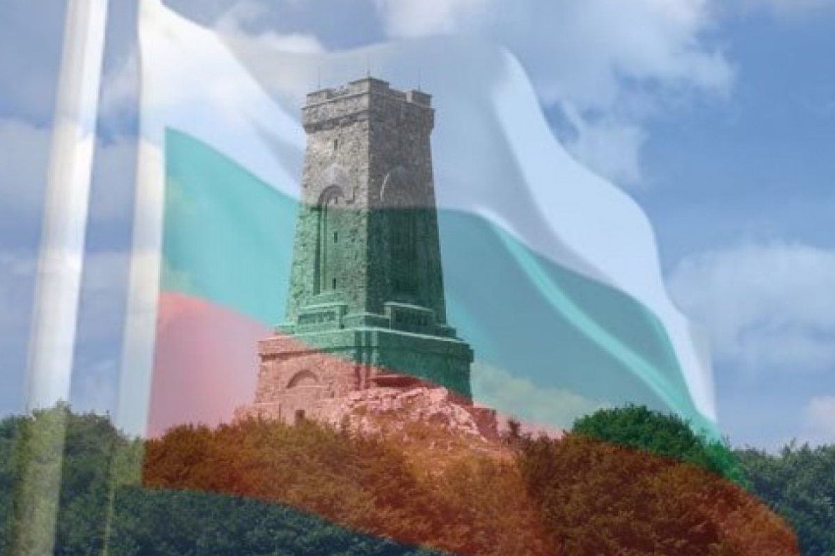 Хиляди патриоти пяха химна на връх Шипка