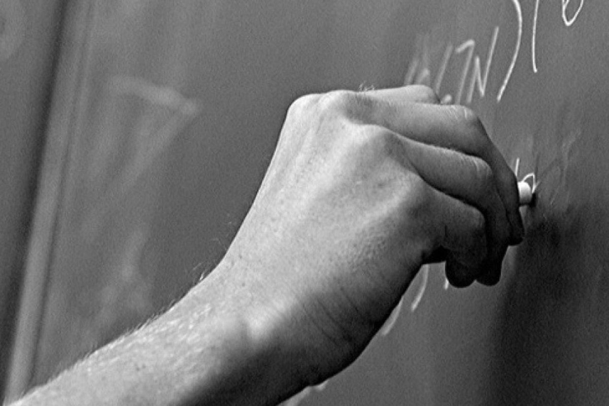 Пиян родител напада охранител, друг учителка