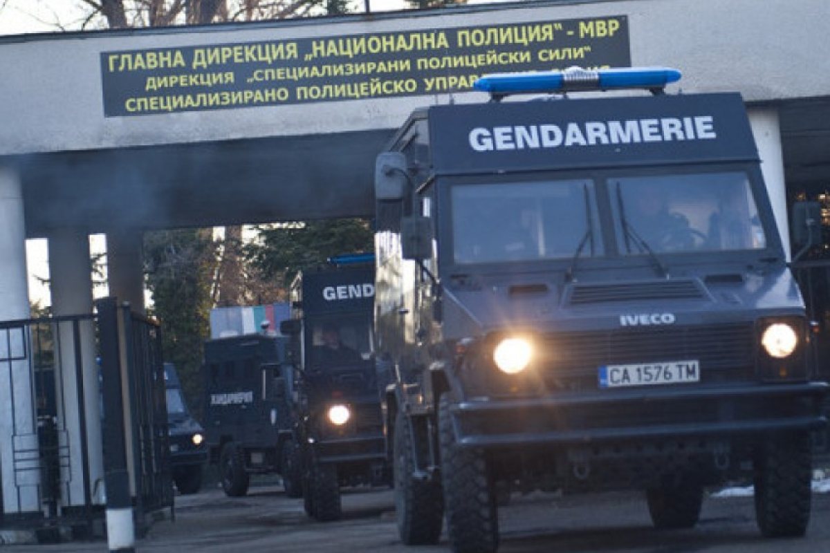Полиция блокира тузарските столични квартали!