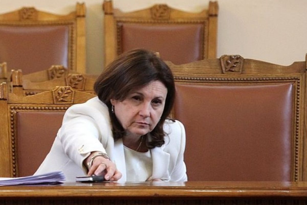 Бъчварова подкрепя смяна на министри