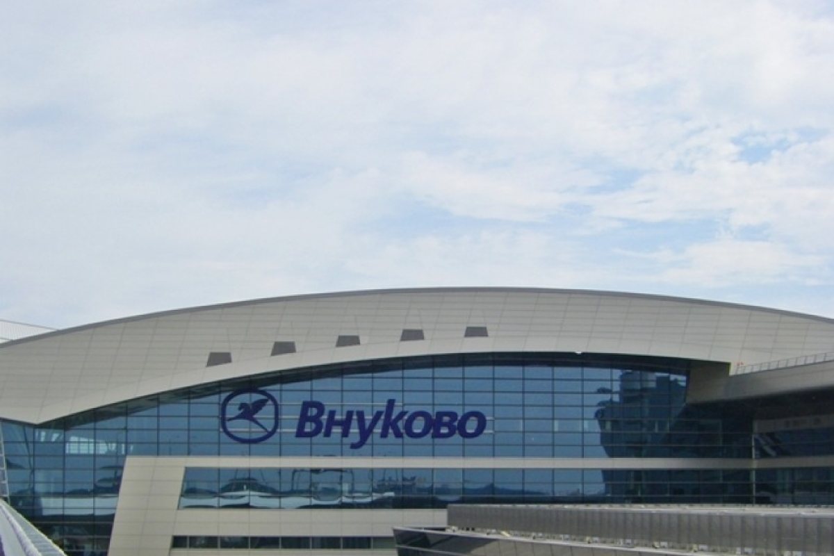 Пътнически самолет кацна извънредно на московското летище "Внуково"
