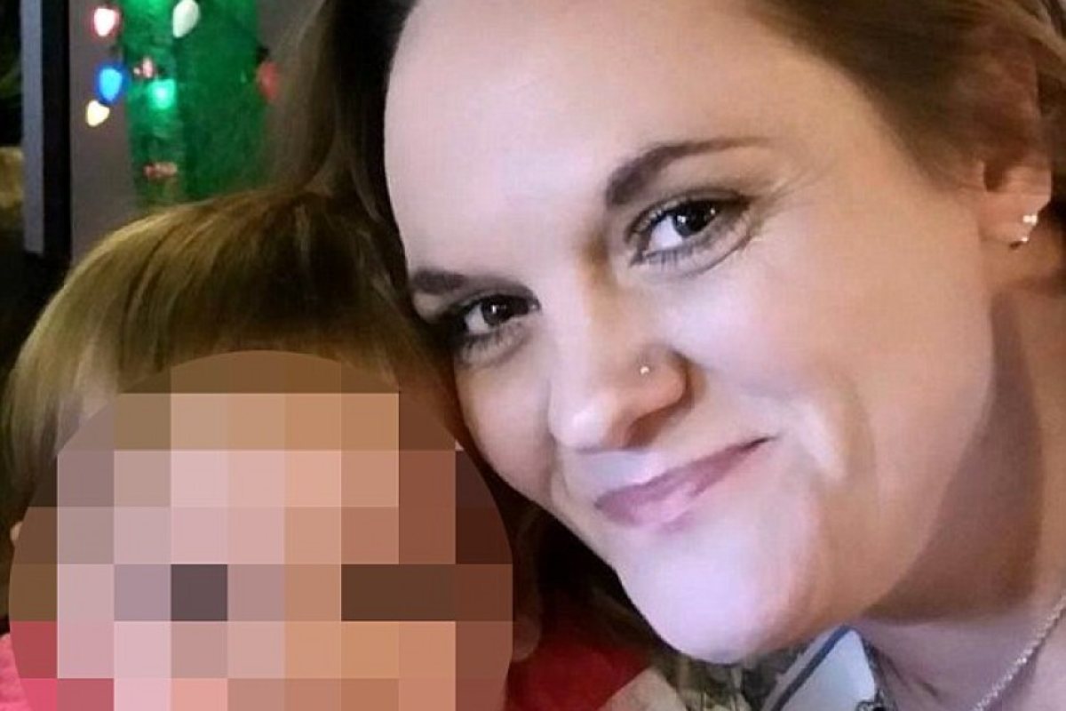 Арестуваха жена, сложила 2-годишната си дъщеря в загрята фурна за наказание