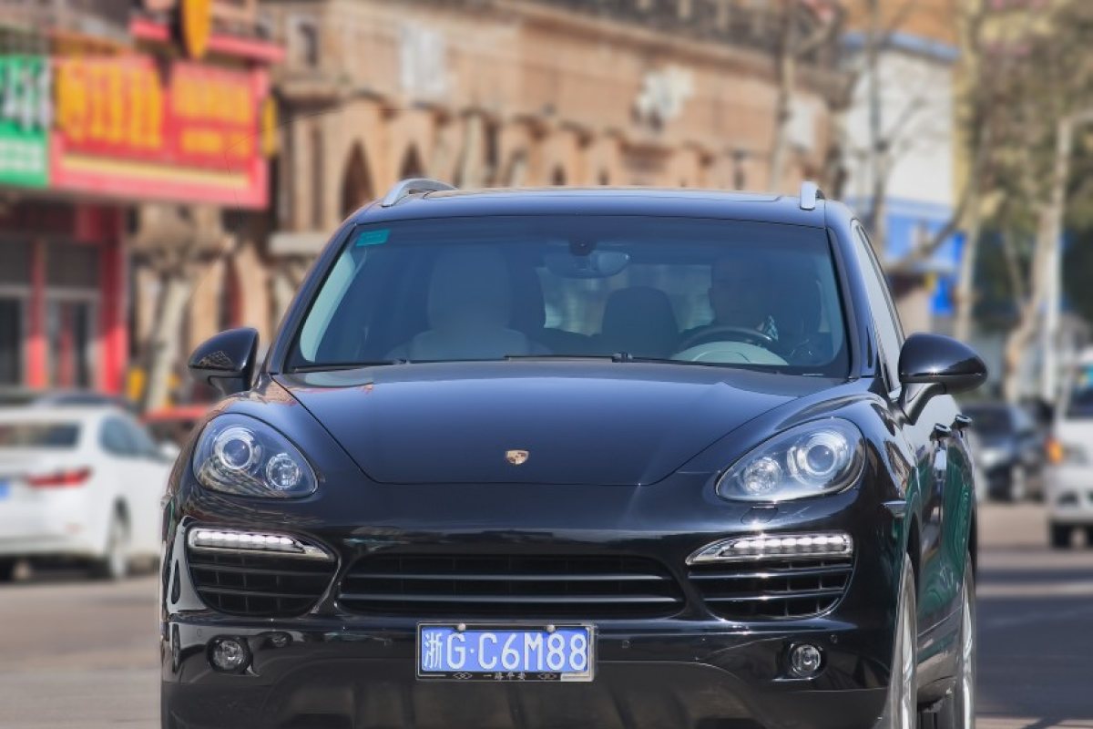 Дефект в над 800 хиляди броя Porsche Cayenne и Volkswagen Touareg