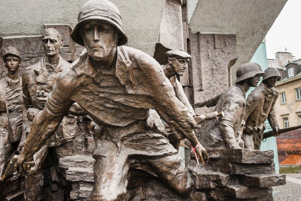 Полша заличава съветските паметници