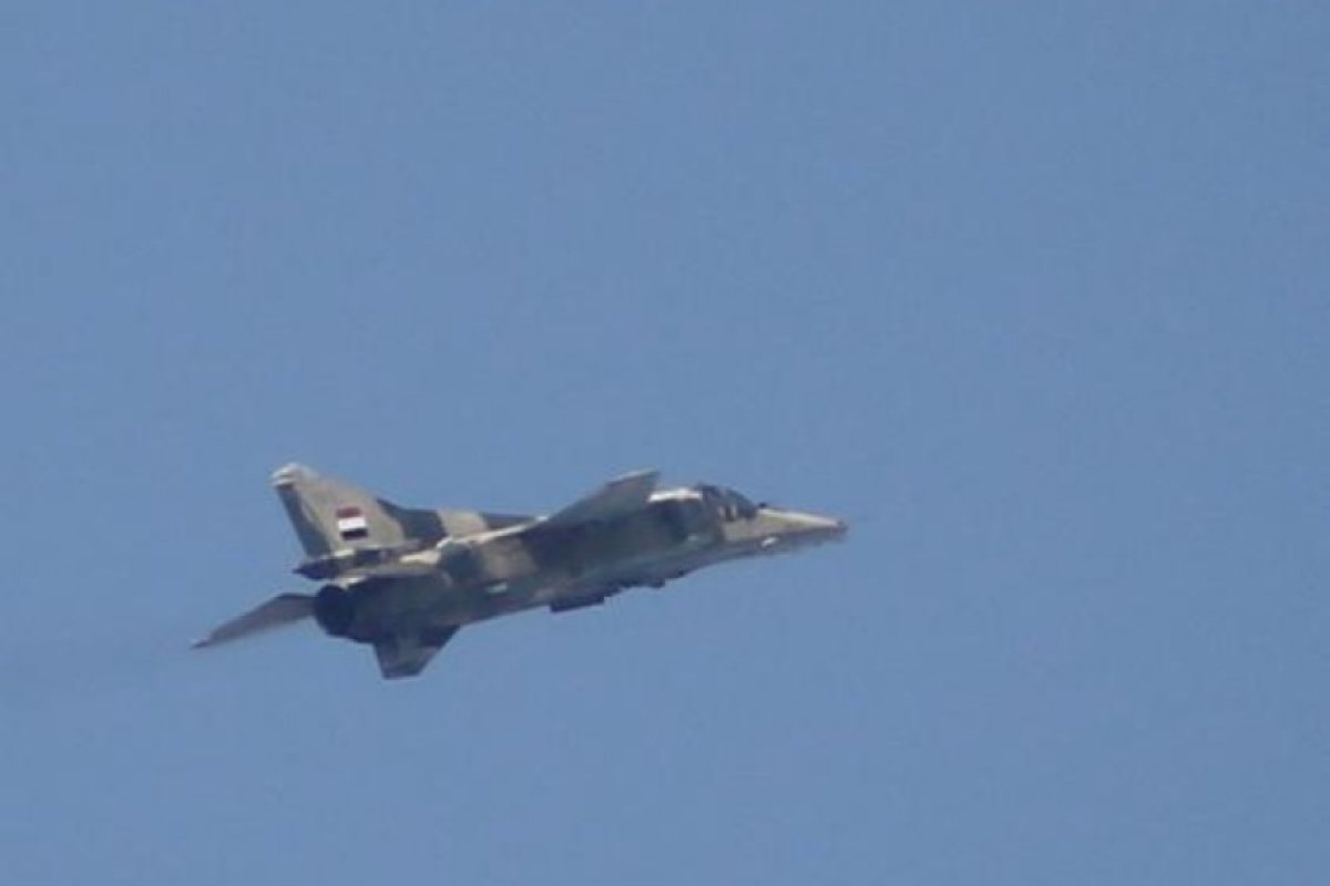Сирийски боен самолет се взриви над летището в Дамаск