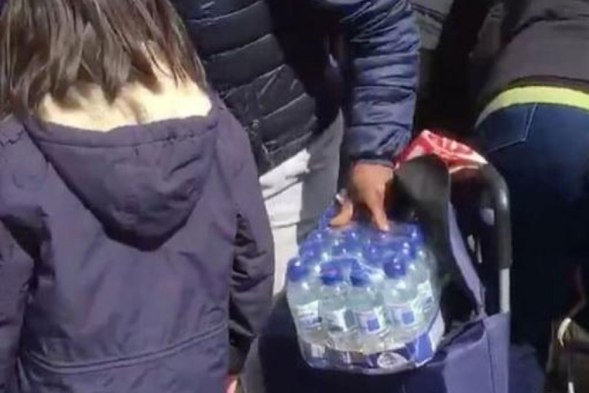 Наглост: Масови кражби на бутилки с вода, предназначени за участниците от маратона в Лондон