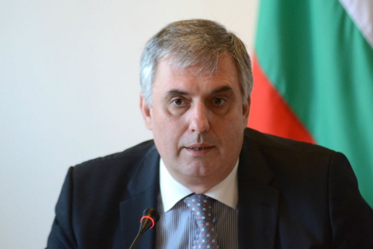 Ивайло Калфин подаде оставка
