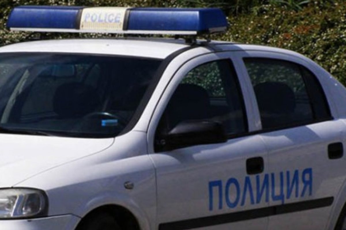 Мъж заля полицай с бензин и опита да го подпали