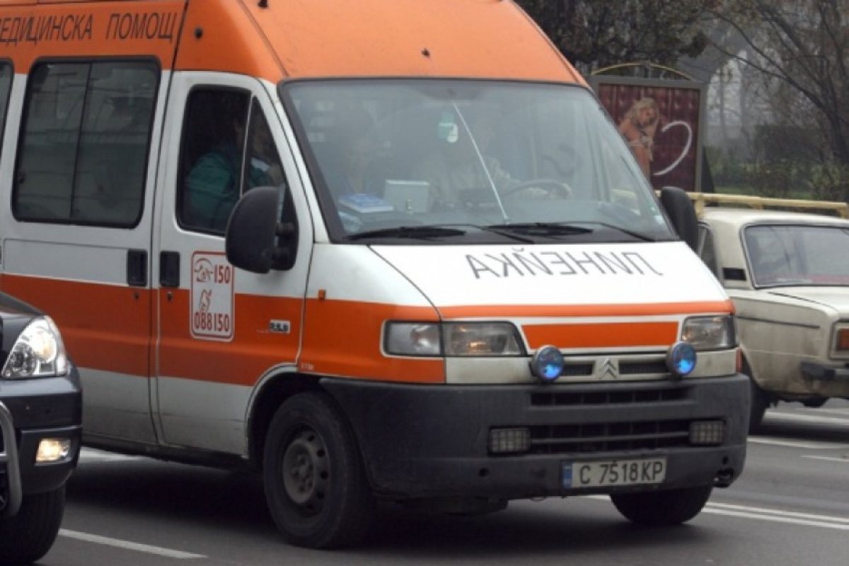 Двама души пострадаха при взрив в центъра на Панагюрище