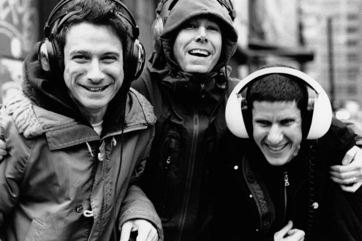 Почина китаристът на Beastie Boys
