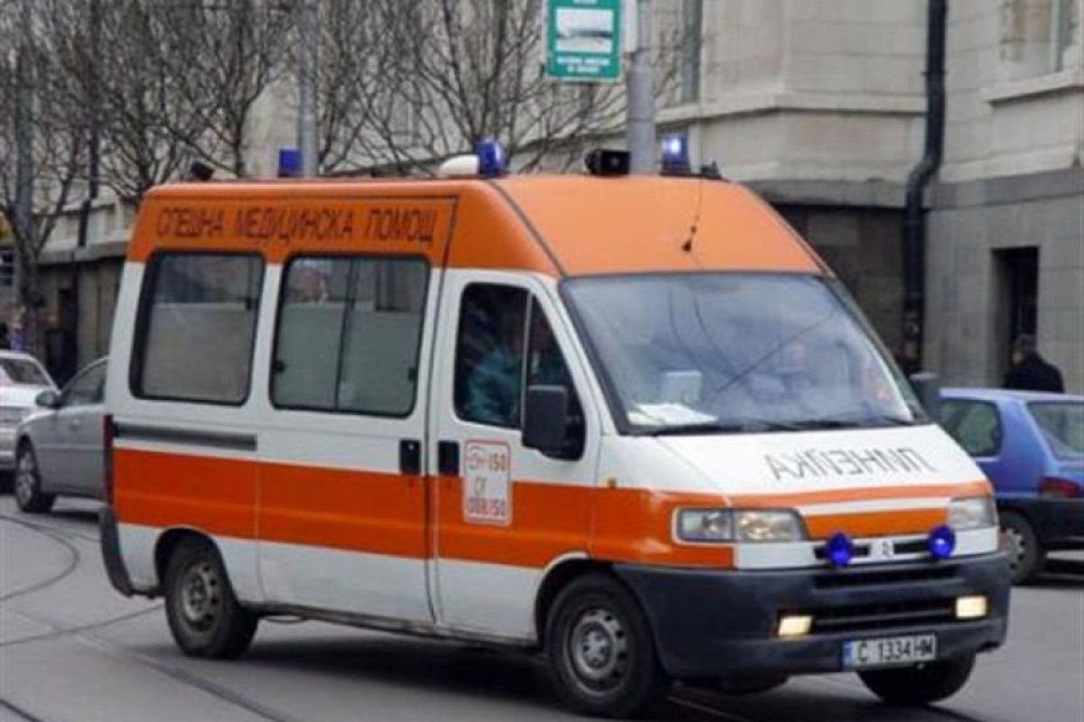 Близнаци на годинка и половина паднаха от осмия етаж на блок във Варна