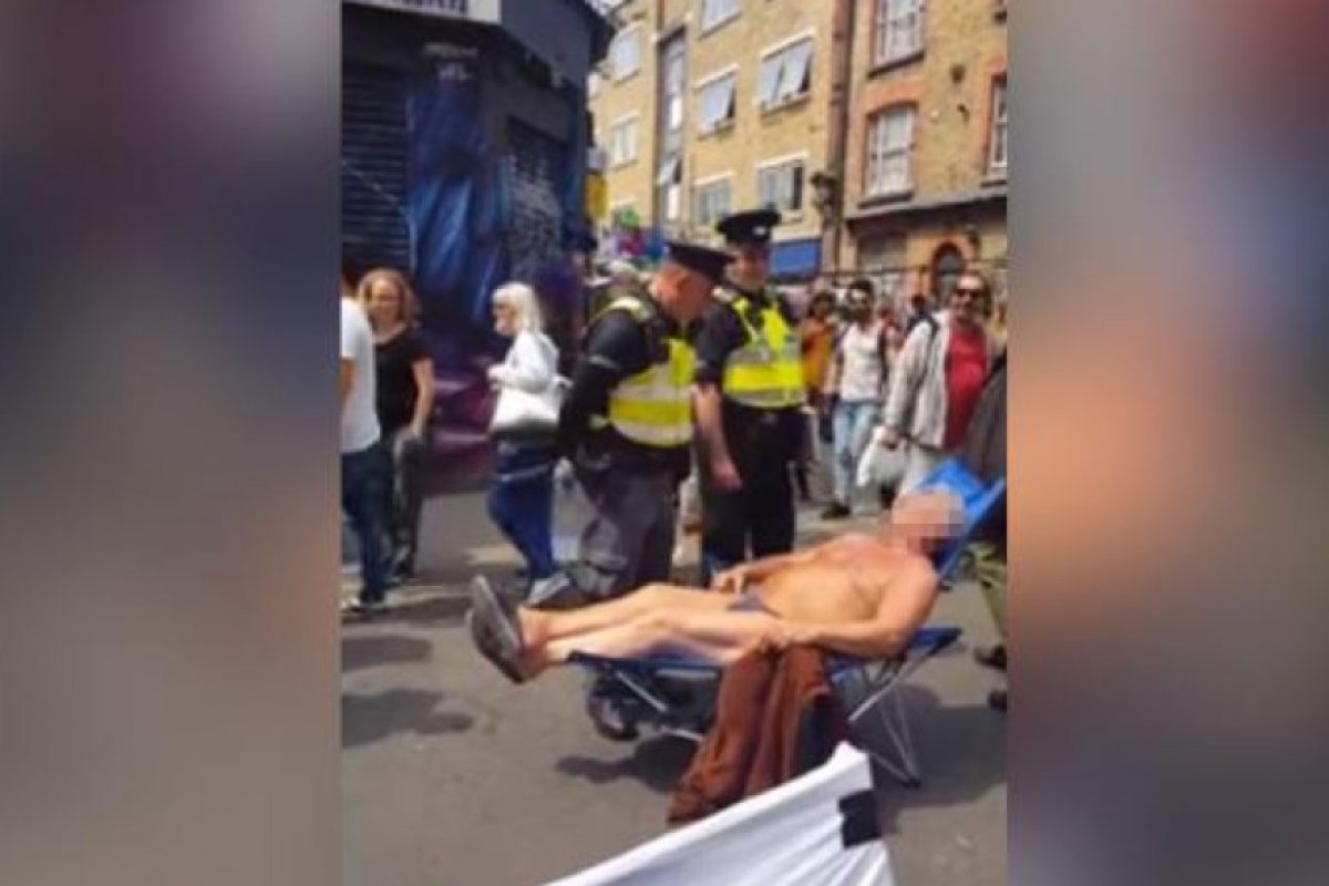 Арестуваха възрастен мъж по бански, плажувал пред Brick Lane