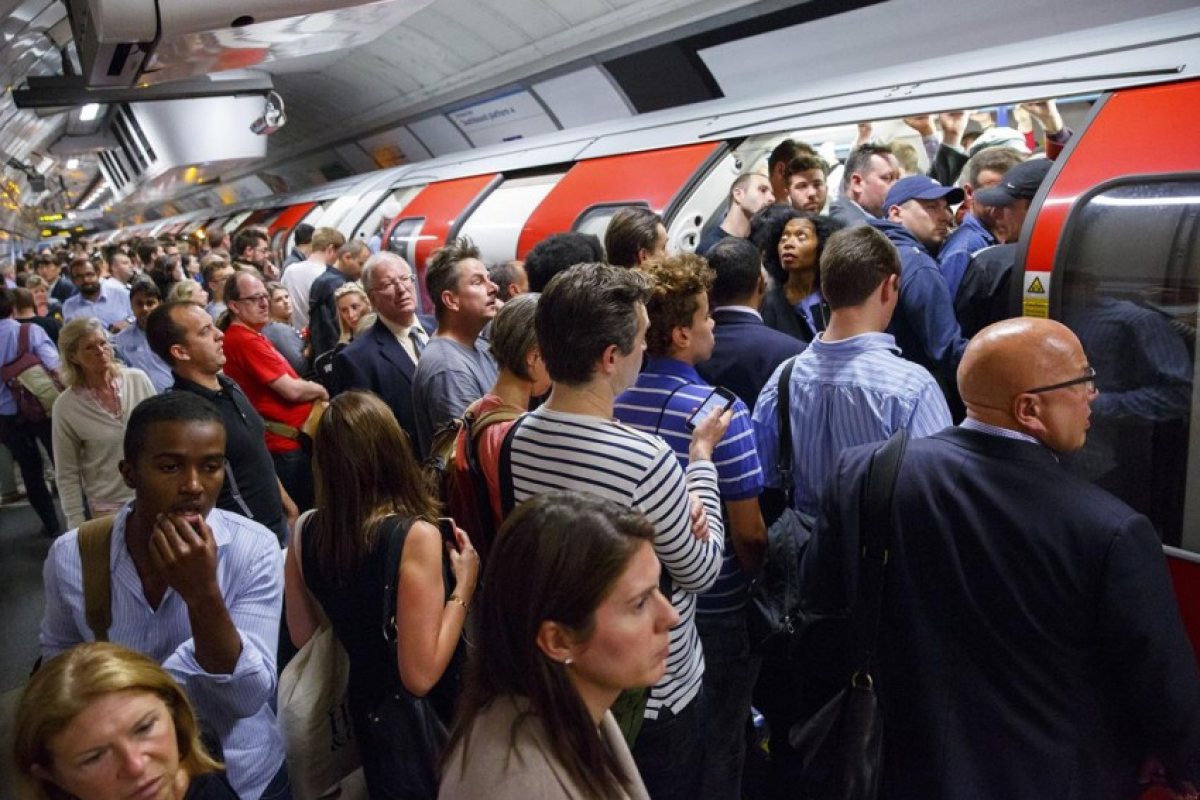 Метрото в Лондон – аут до 15 години