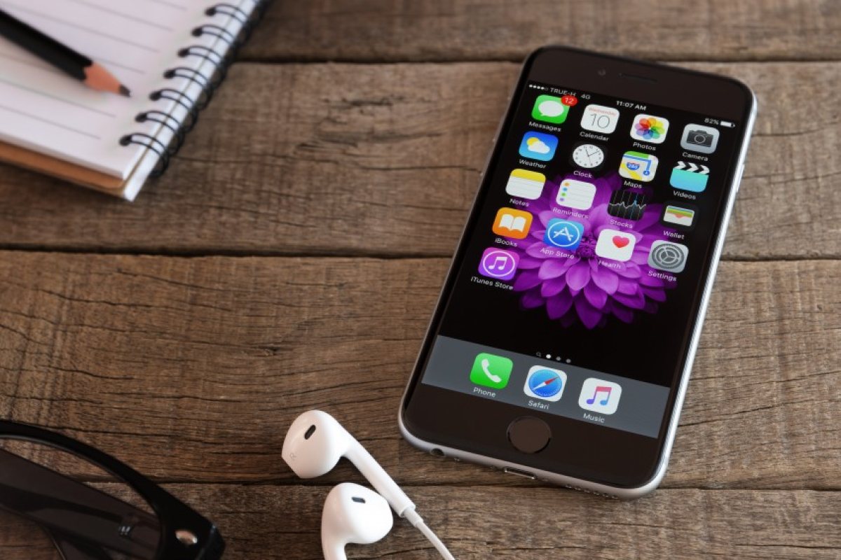 Apple ще изключва камерата на смартфона ви, даже и да не искате