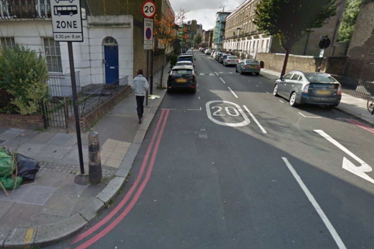 Откриха труп на възрастен мъж на Camden High Street