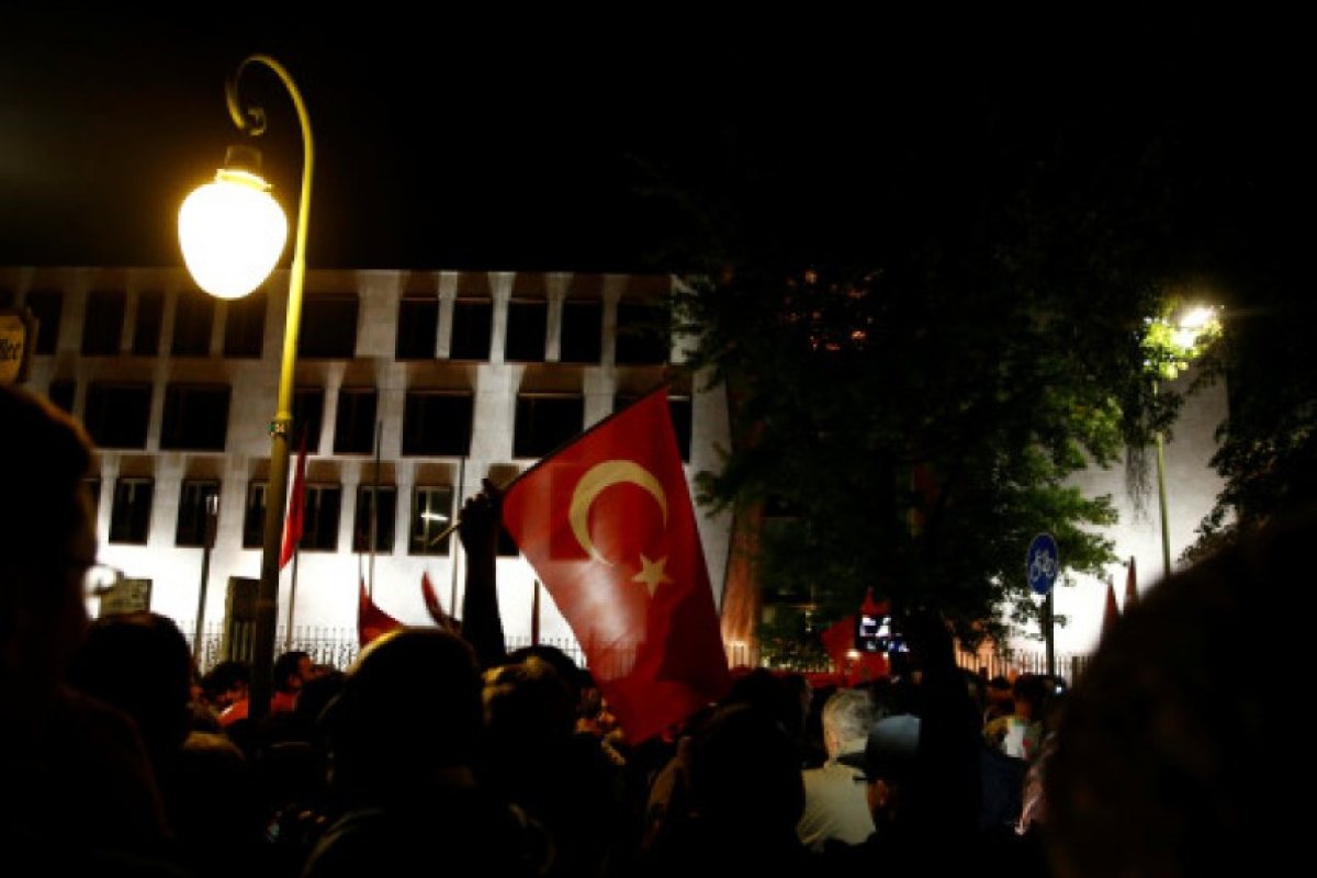 Хиляди турци протестираха в Германия през нощта