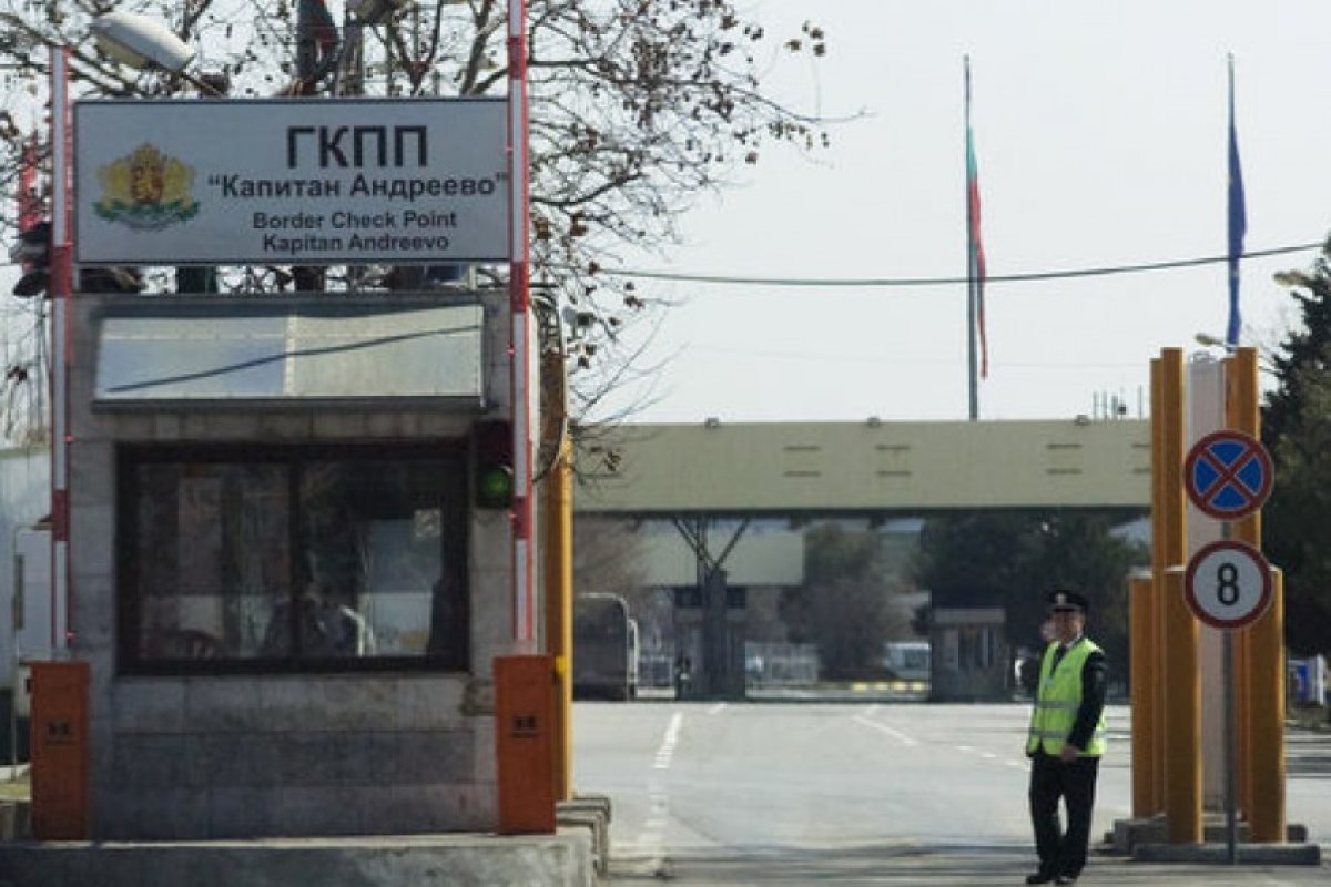 Отвориха границата ни с Турция само за леки коли