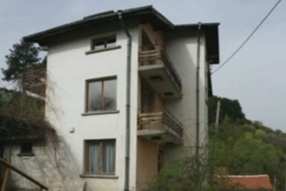 Продават една от най-злокобните къщи в България(СНИМКИ)
