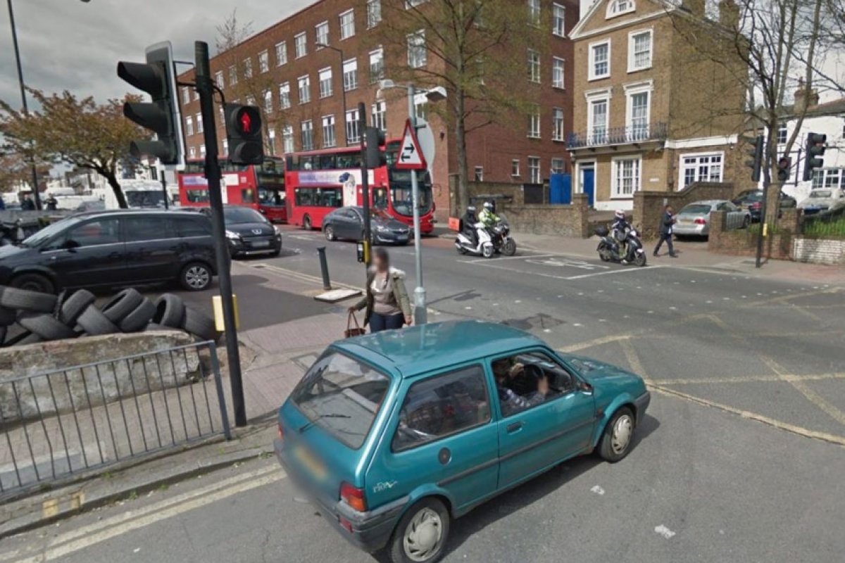 Атака с нож над тийнейджър на Harlesden High Street
