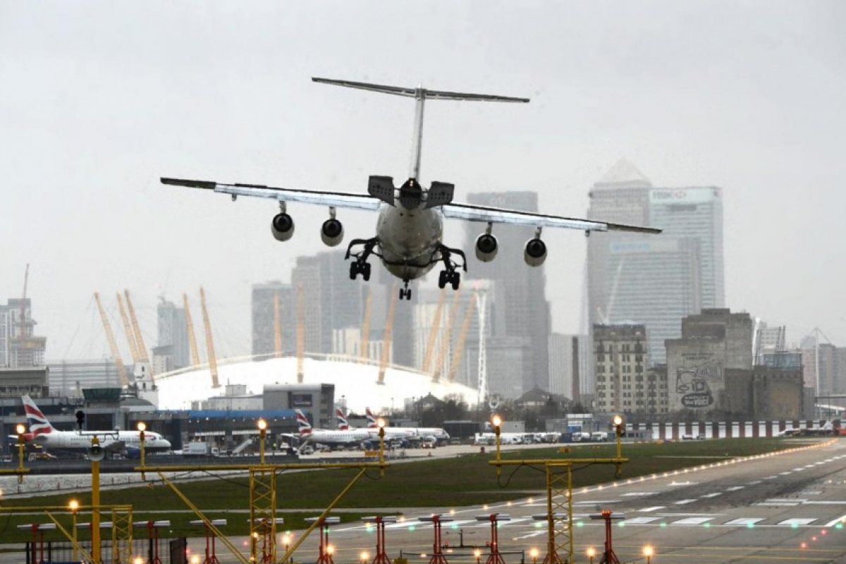 Разширяват летище London City