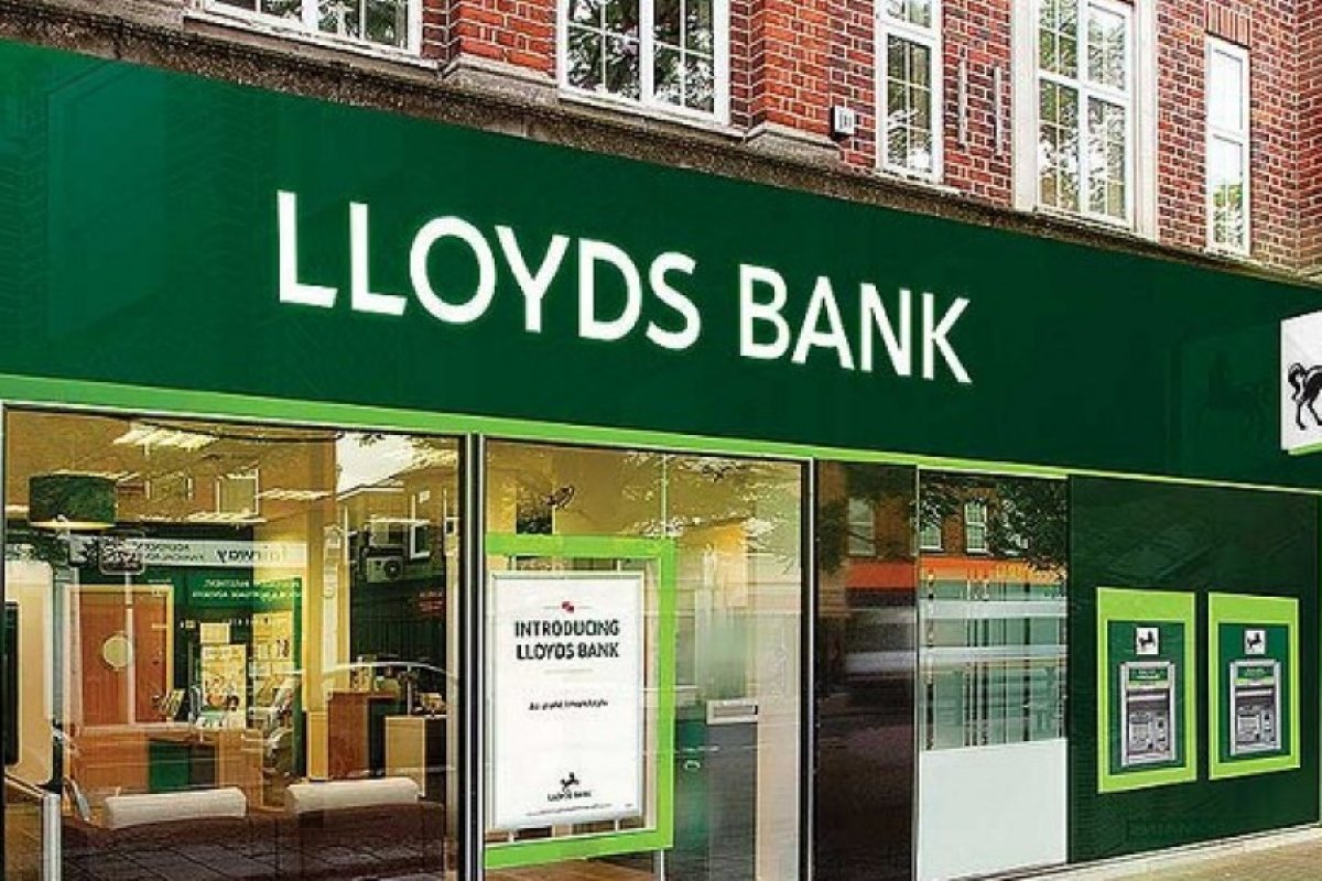 Lloyds съкращава 3000 работни места и 200 офиса