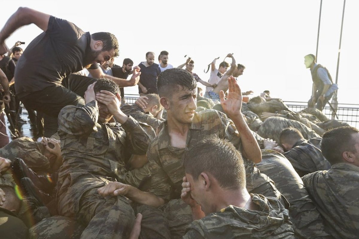 Чистката в Турция: нови 1400 уволнени в армията