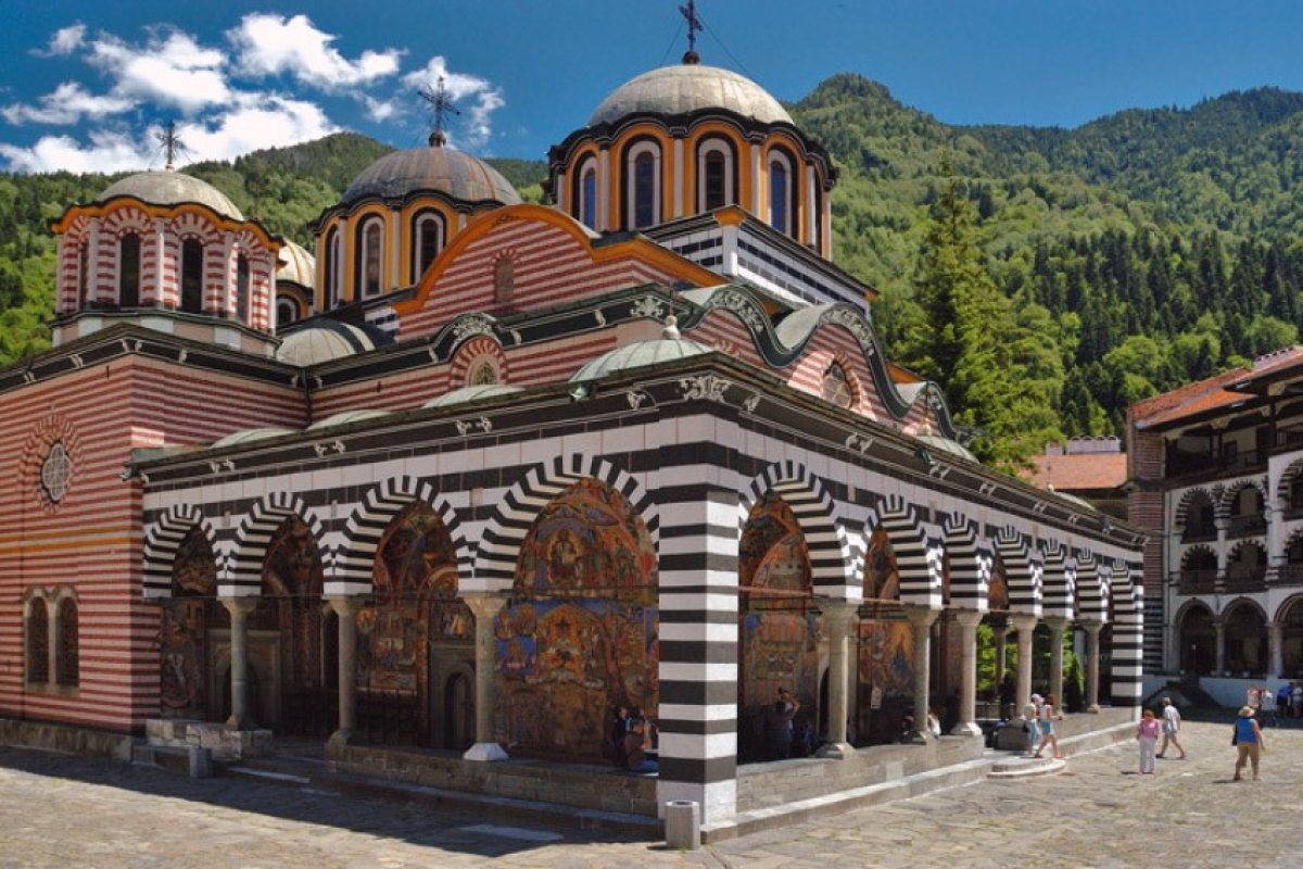 Български манастири с рекордна такса "паркинг"