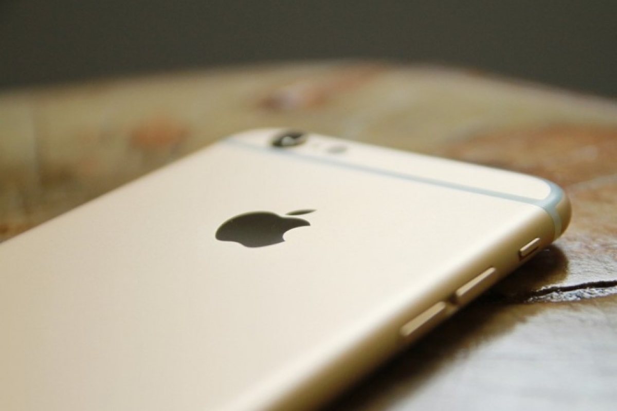 Руската антимонополна комисия разследва Apple