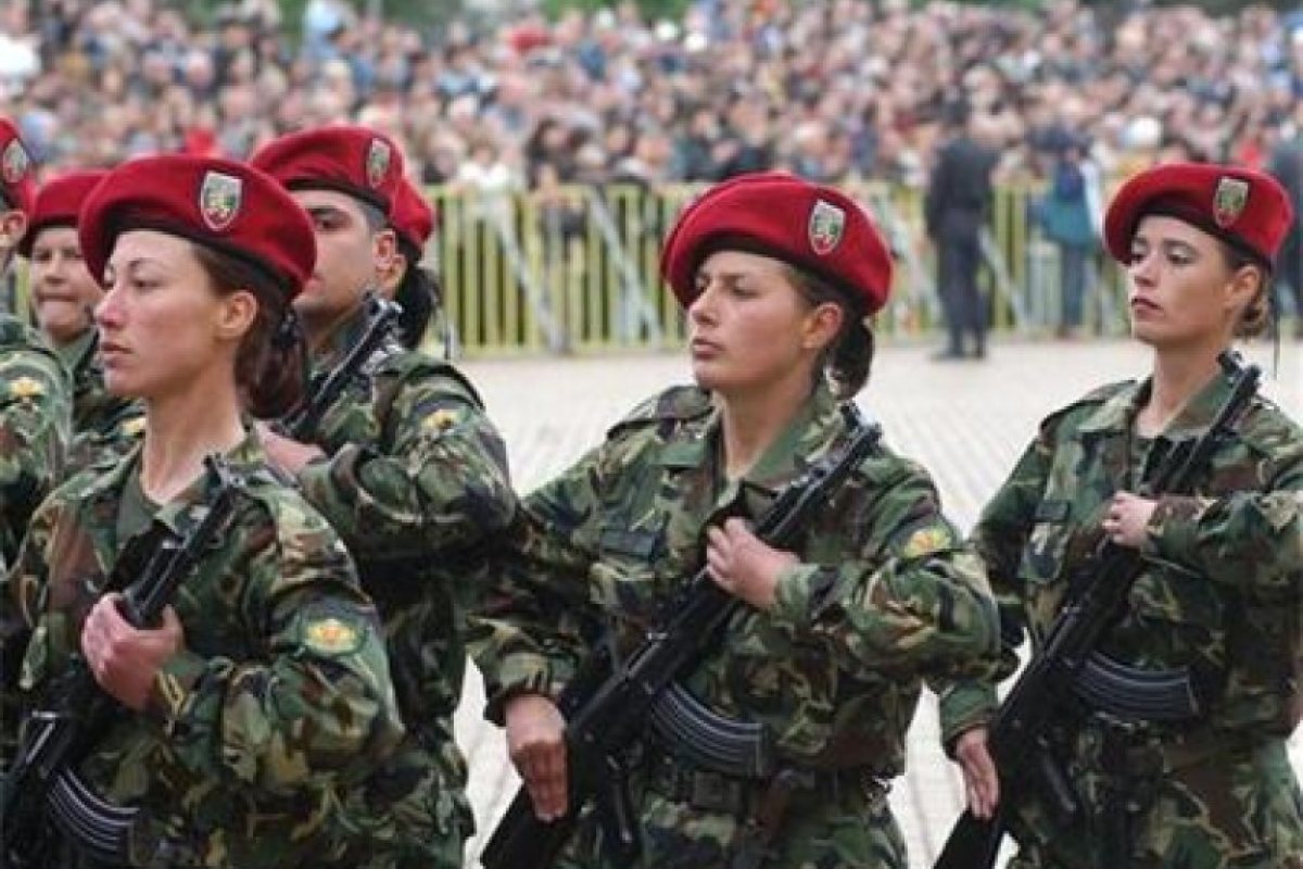 Нараства броят на жените, които искат военно обучение в България