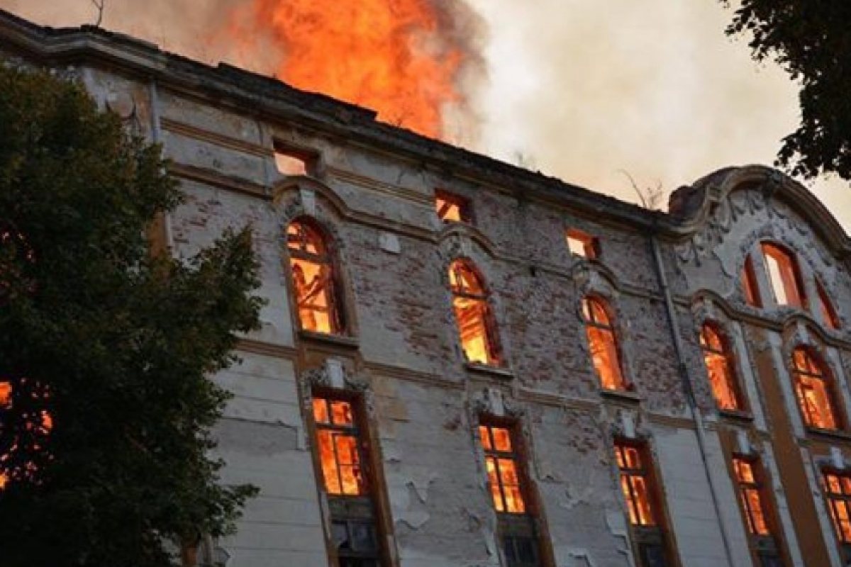 Овладяха пожара в Тютюневите складове на Пловдив