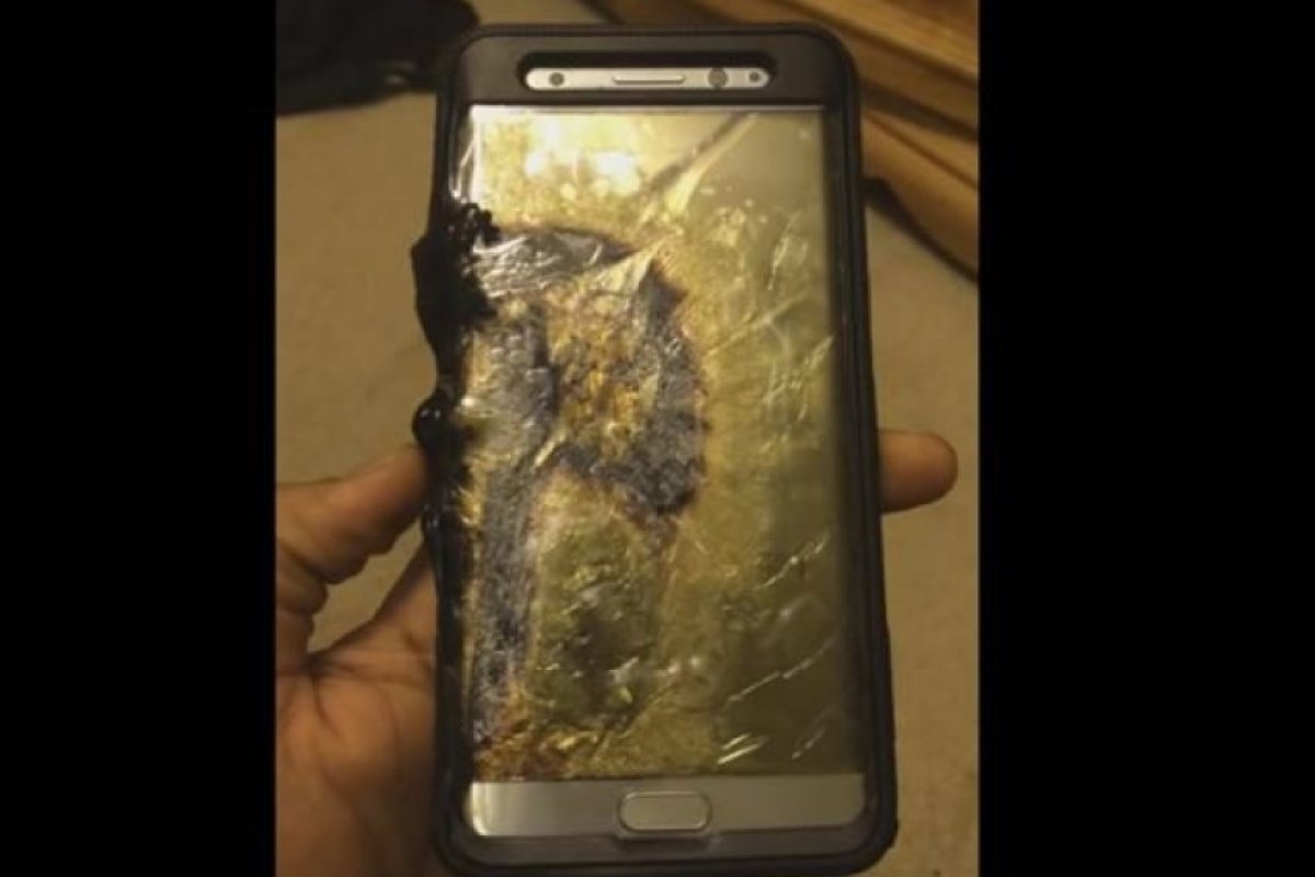 САЩ призова Samsung да изтегли 1 млн. смарфона заради риск от експлозия