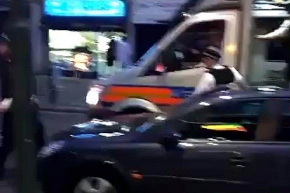 Масов бой между ученици в лондонски парк