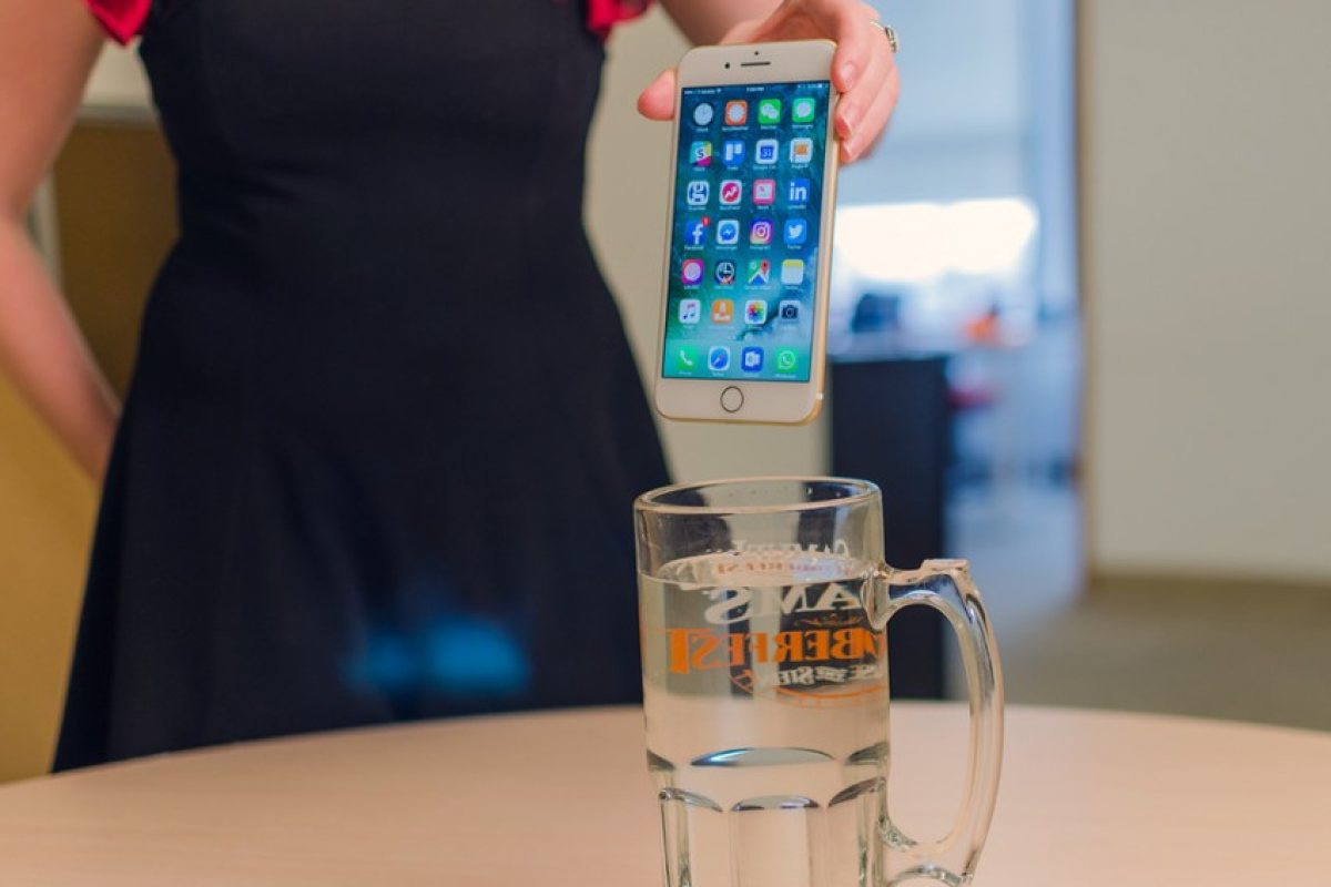 Какво ще стане ако хвърлим Iphone 7 ...от самолет?