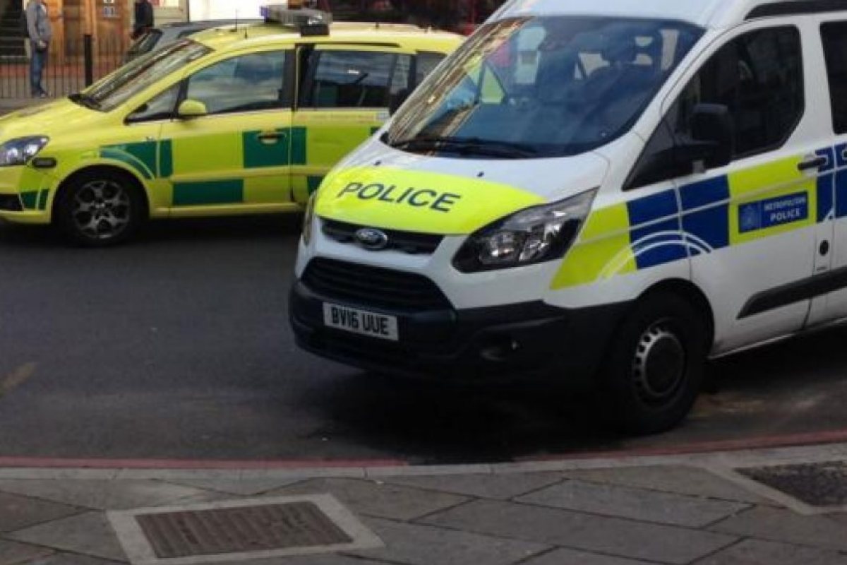 Брутална атака с нож над ученик в търговски център Lewisham