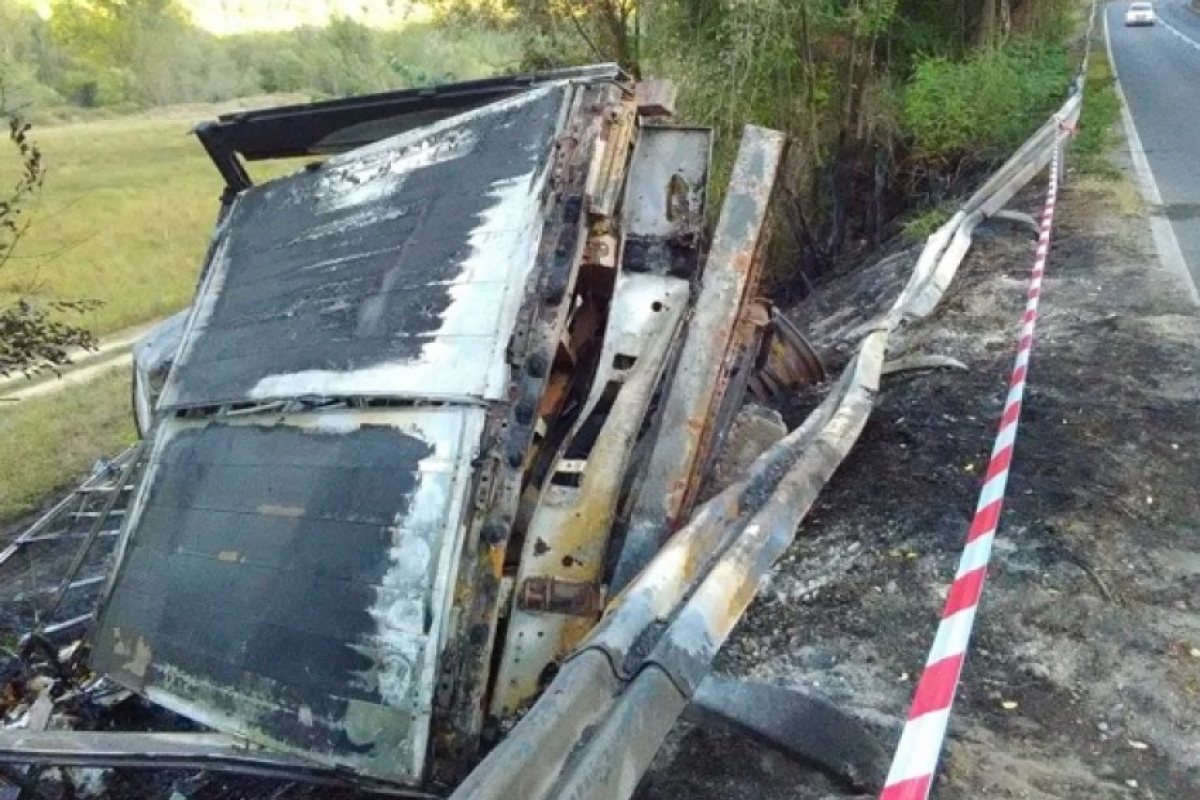 Камион изгоря напълно, шофьорът оцеля по чудо