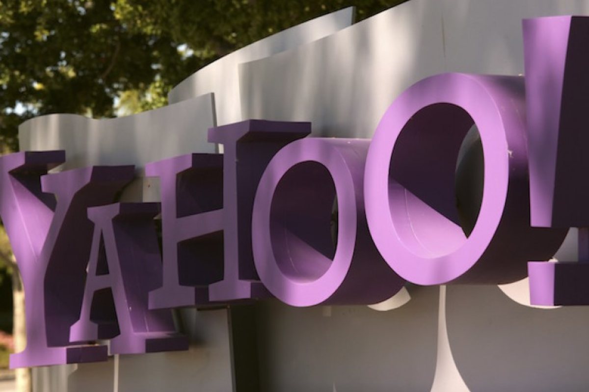 Yahoo проверявала писмата на всички свои клиенти през 2015