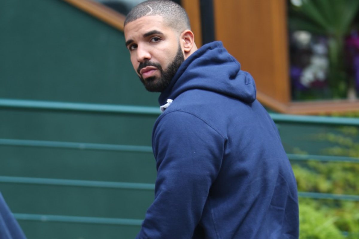 Drake изкълчи глезен