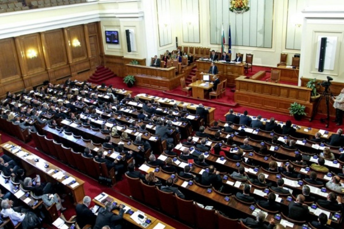 БСП и ДПС поискаха извънредно свикване на парламента