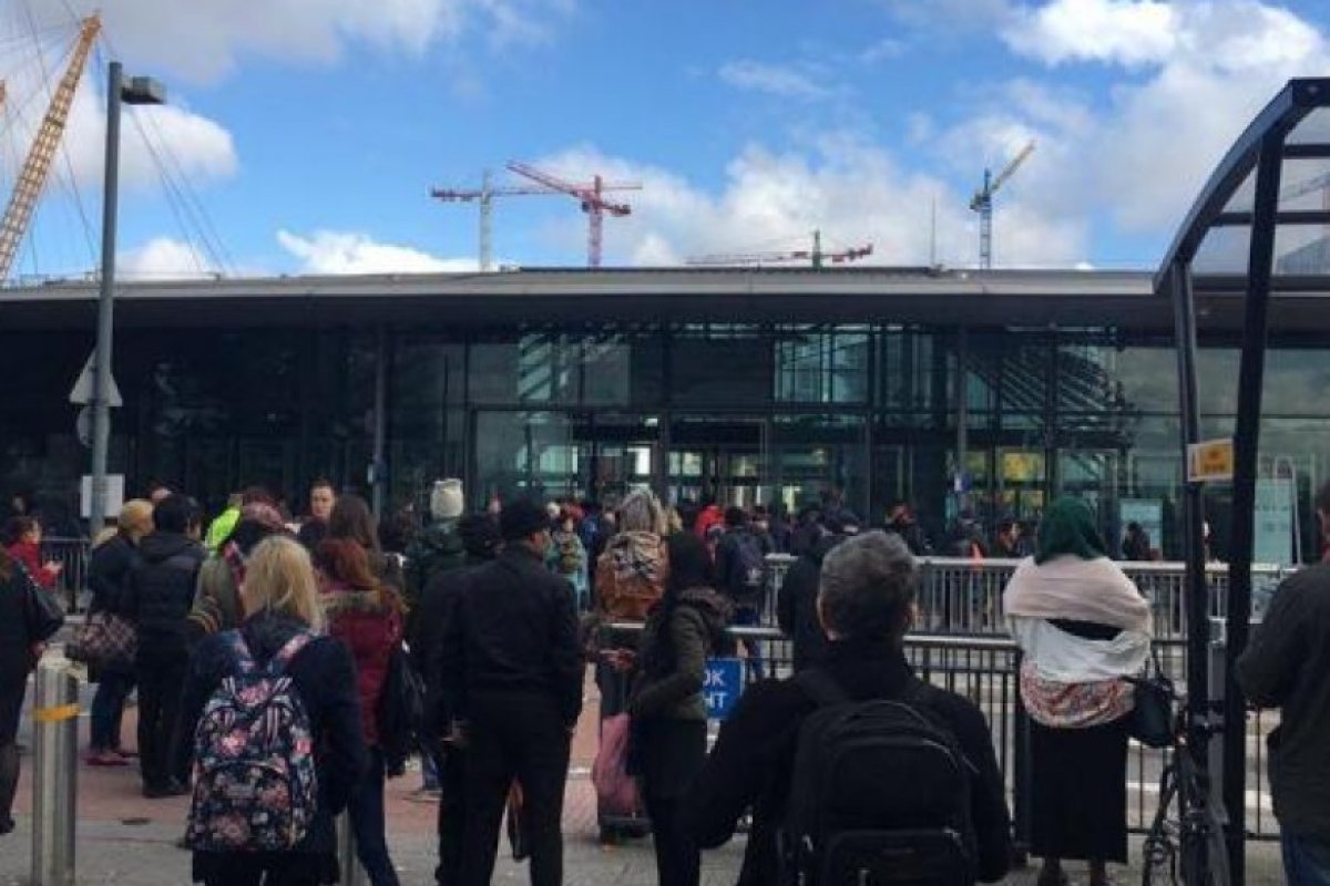 Извършиха контролиран взрив на North Greenwich station