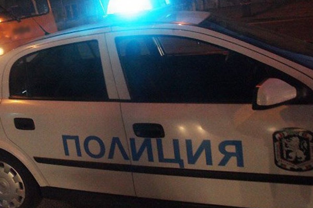 МВР арестува петима, превозили 20 мигранти