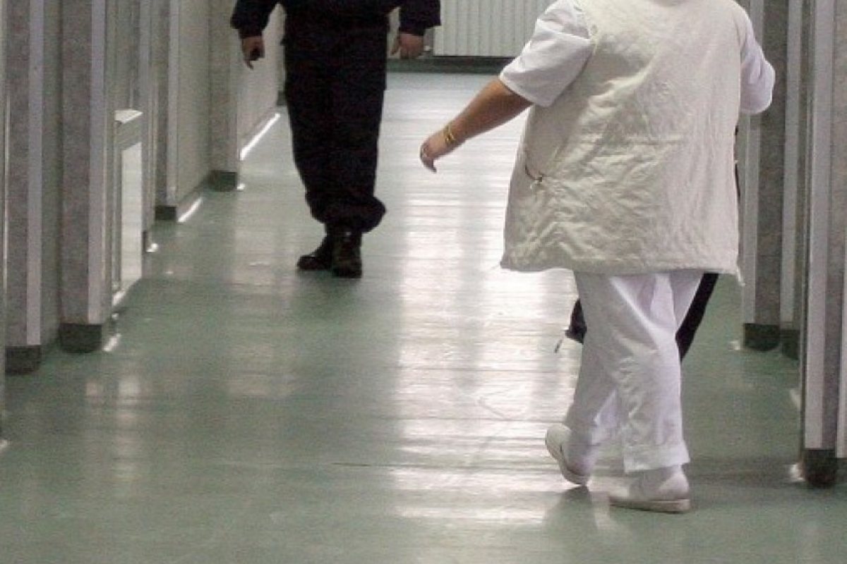 Бургаски лекар преглежда пациенти с 2 промила алкохол