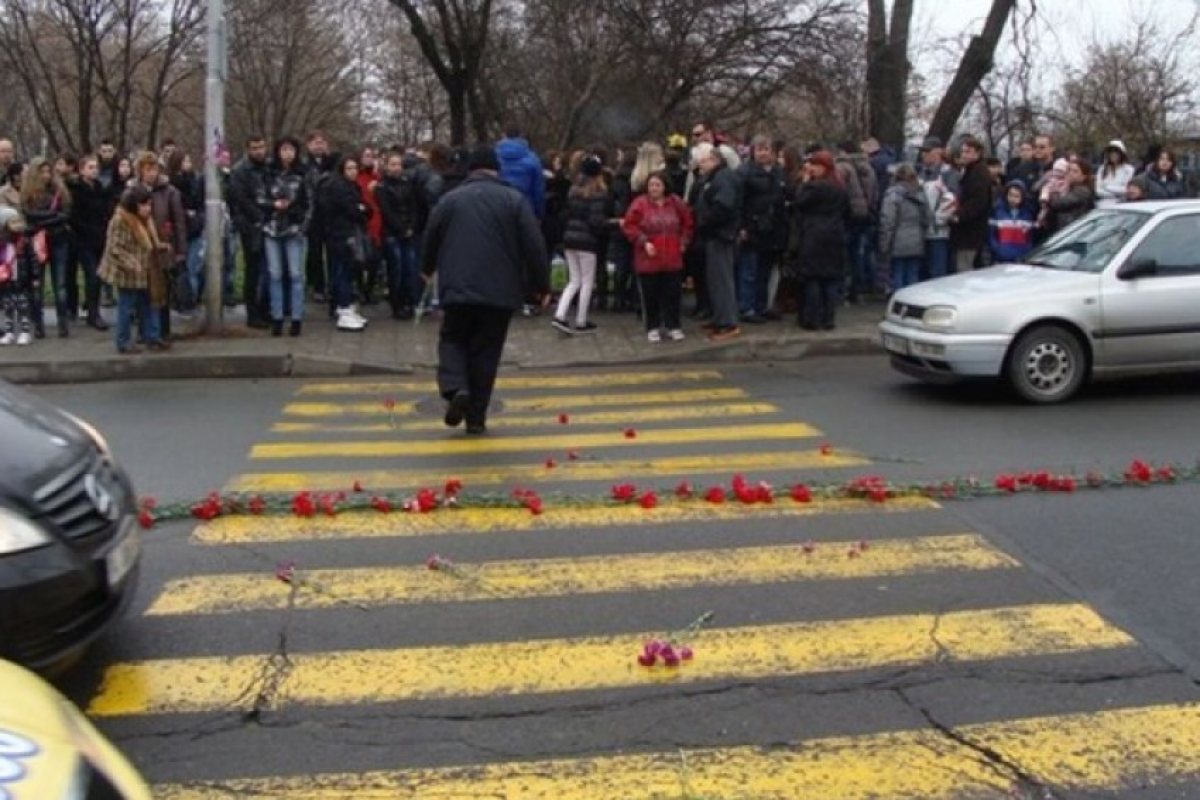 Кола удари на зебра 13-годишно момиче