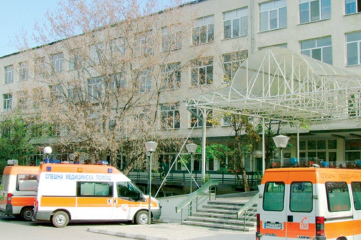 Баща и син пребиха лекарка и охранител в Спешна помощ в Пазарджик