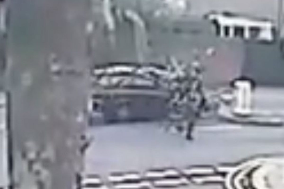 Две ранени деца след катастрофа в Източен Лондон(ВИДЕО)