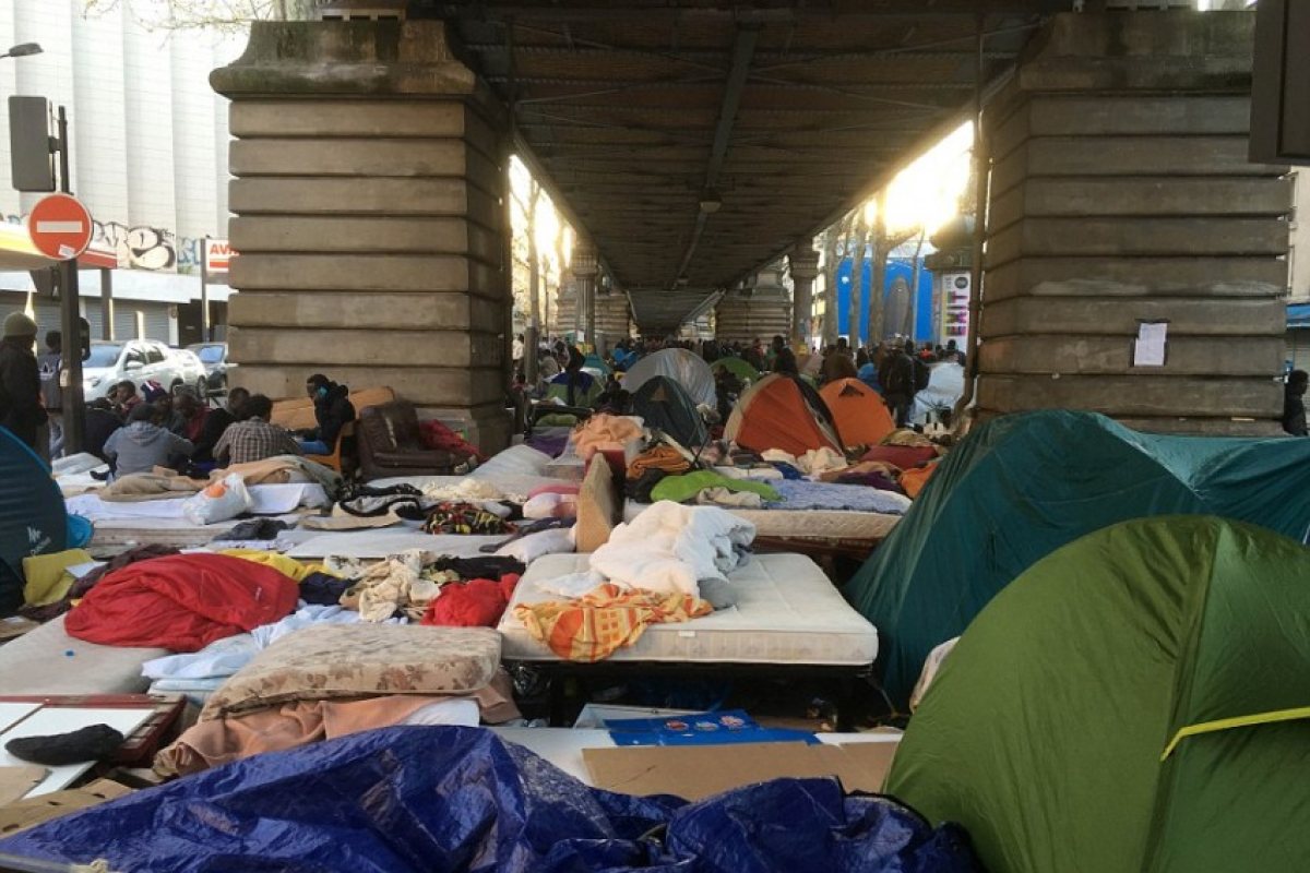 Париж премахва лагера край метростанция "Сталинград"