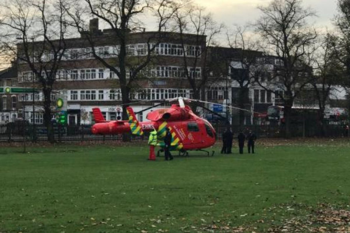 Почина мъжът, блъснат от влак на Finsbury Park