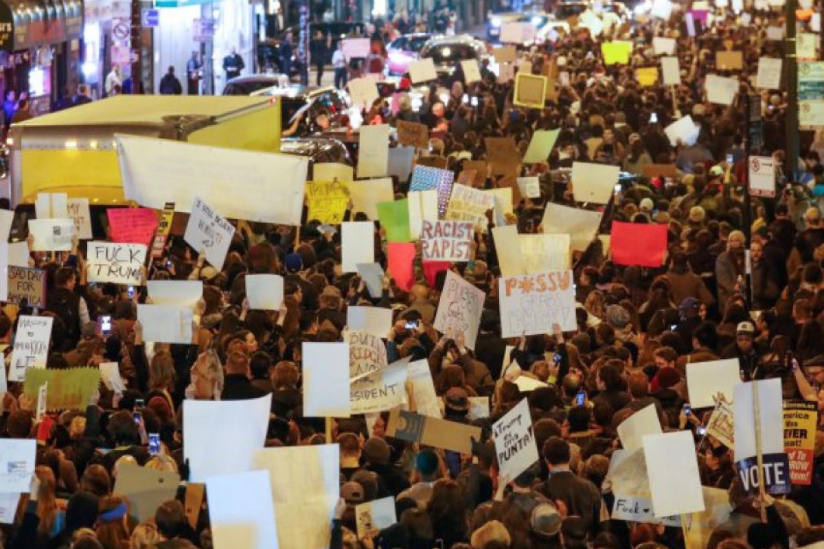 Хиляди американци в гневни протести заради Тръмп (ВИДЕО)