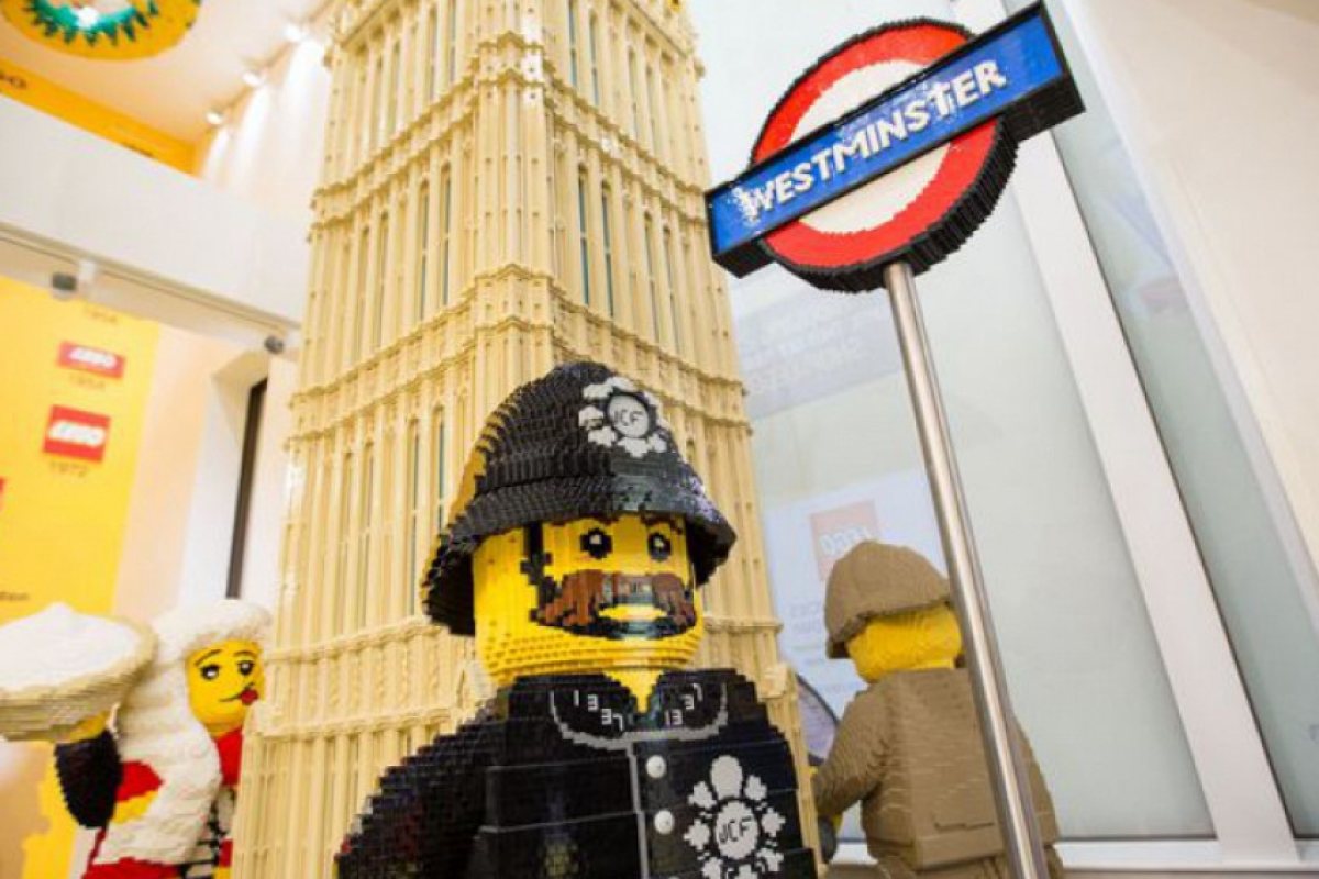 Lego откри най-големия си магазин в Лондон (СНИМКИ)